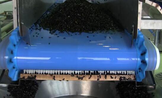 藍色pu輸送帶在設(shè)備上的應用視頻